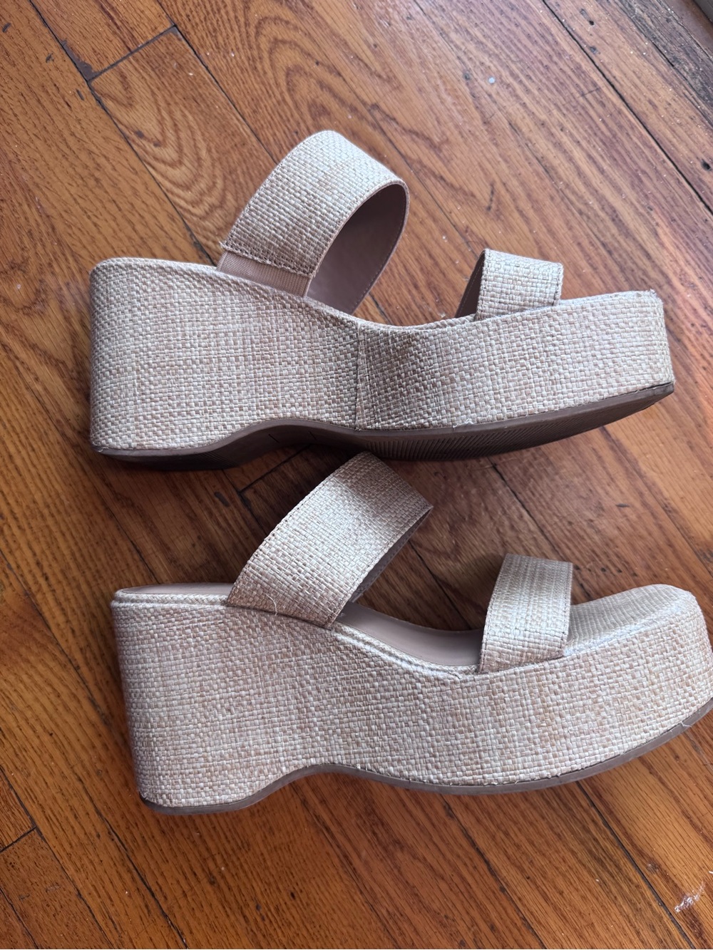 Crown & Ivy Beige Raffia Slide Sandals